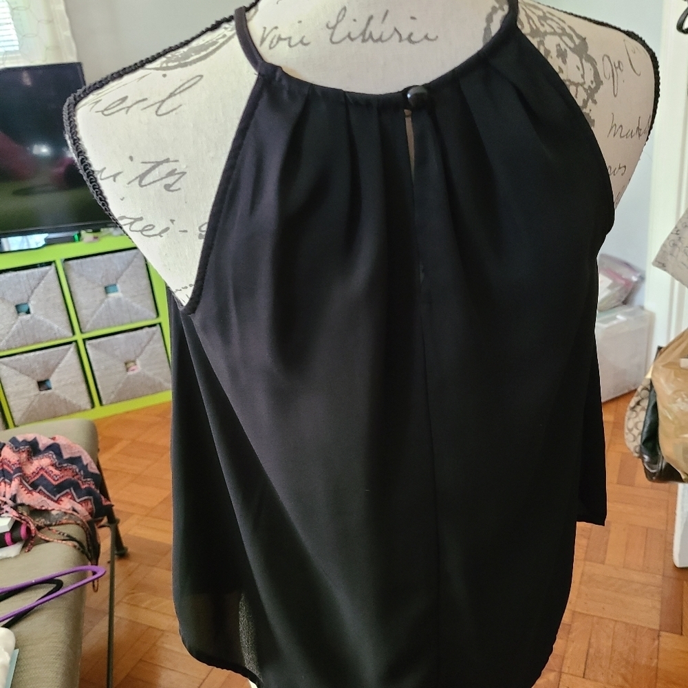 Gorgeous soft flowy summer top hp🔥🔥🔥🔥🔥 - Picture 3 of 4